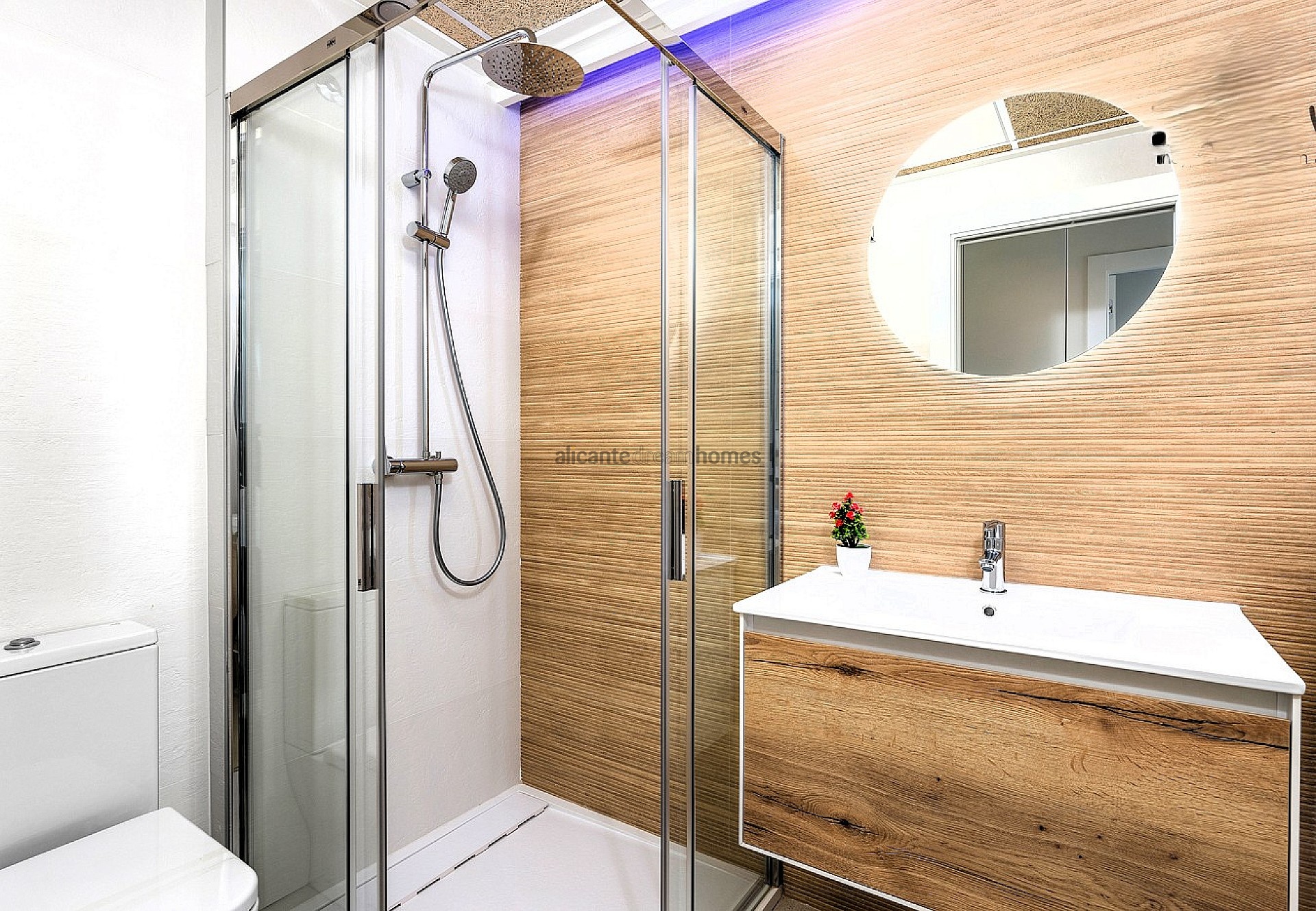 Resale - 3 Bedroom 2 Bathroom Apartment in Torrevieja -  - Alicante