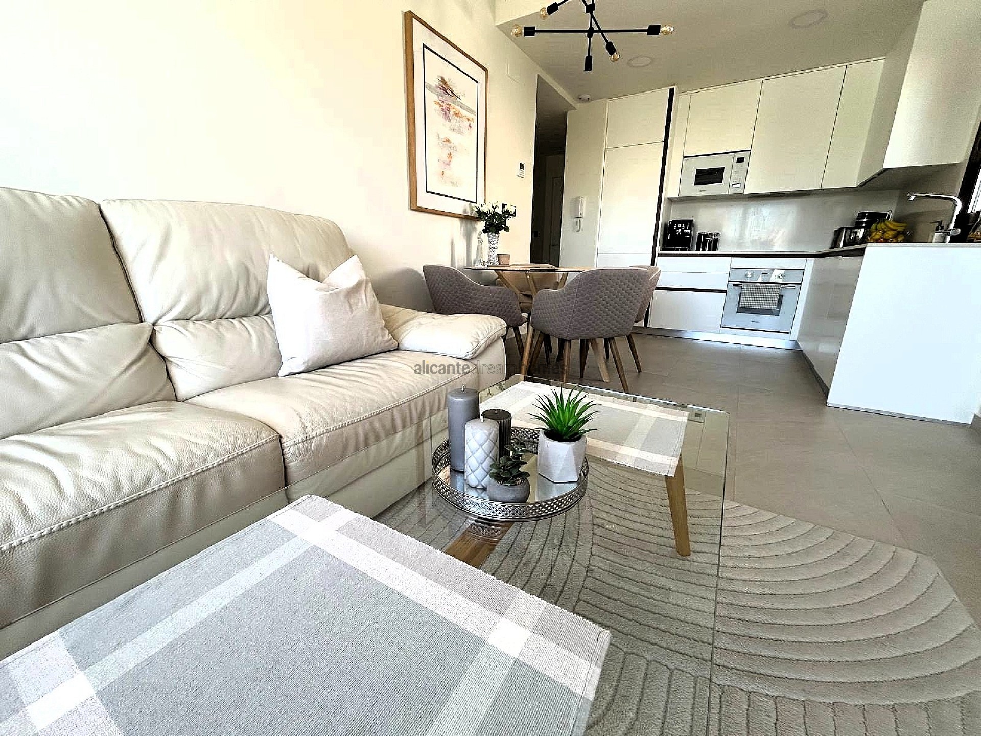 Resale - 3 Bedroom 2 Bathroom Apartment in Torrevieja -  - Alicante