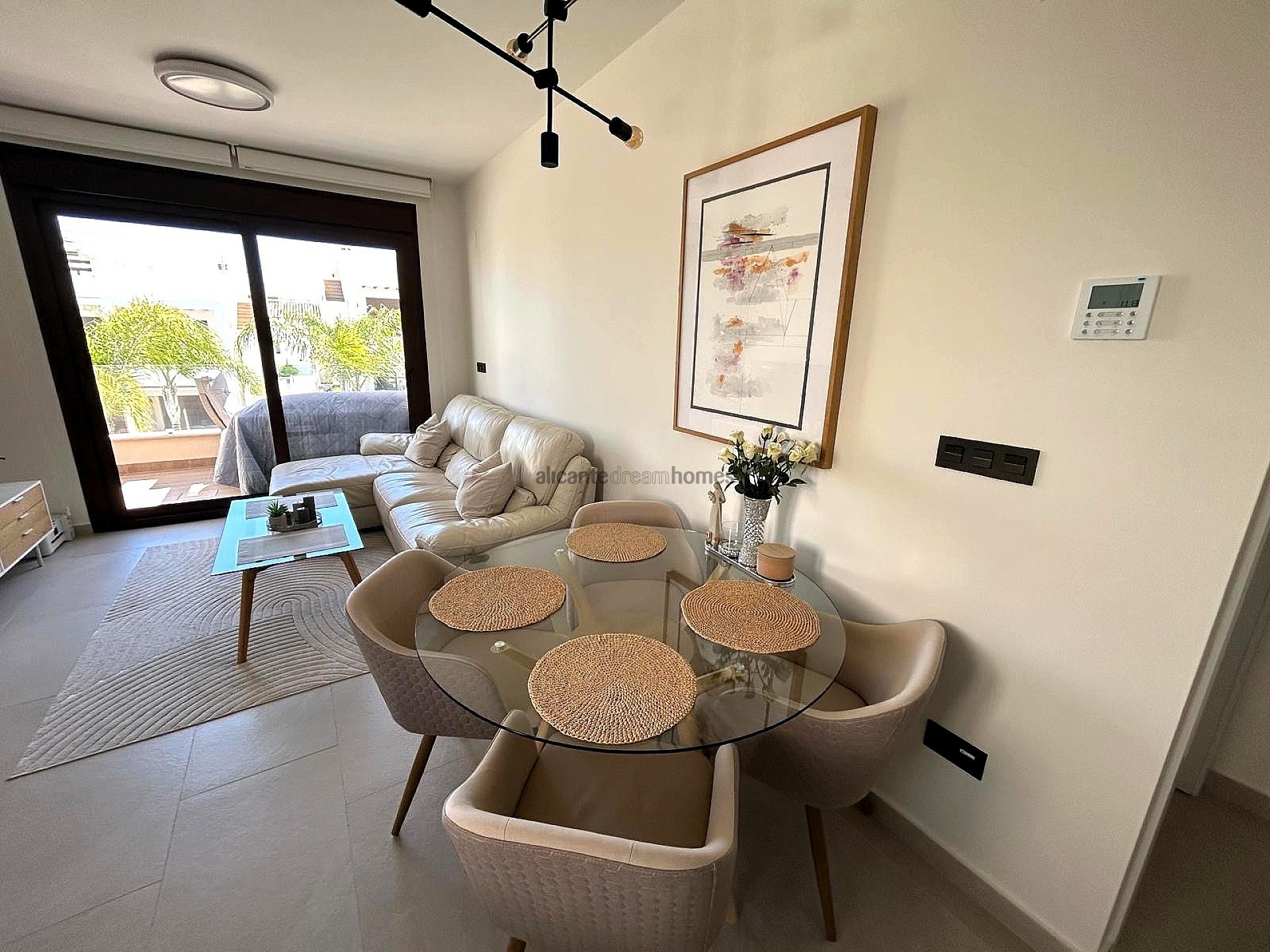 Resale - 3 Bedroom 2 Bathroom Apartment in Torrevieja -  - Alicante