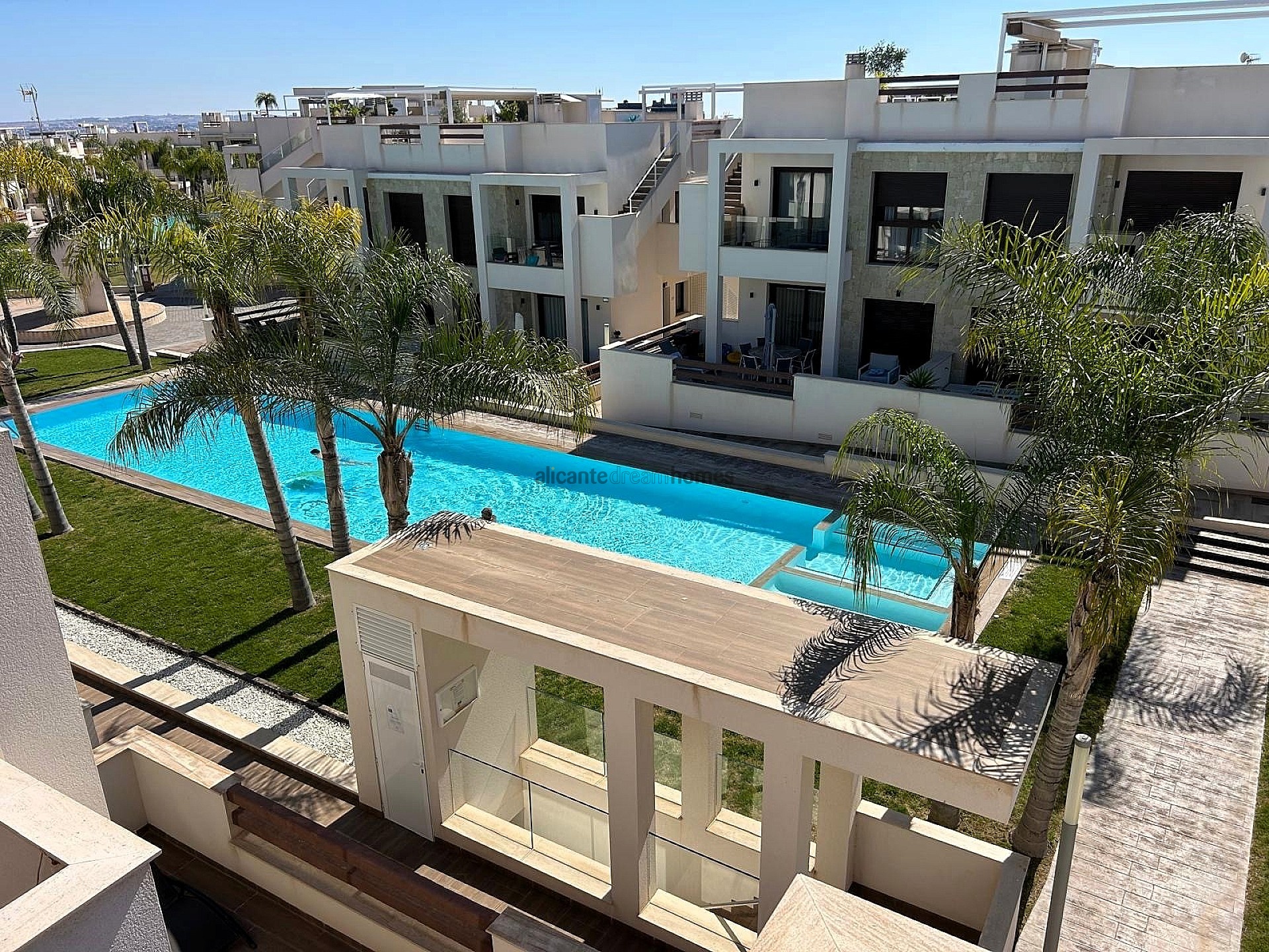 Resale - 3 Bedroom 2 Bathroom Apartment in Torrevieja -  - Alicante