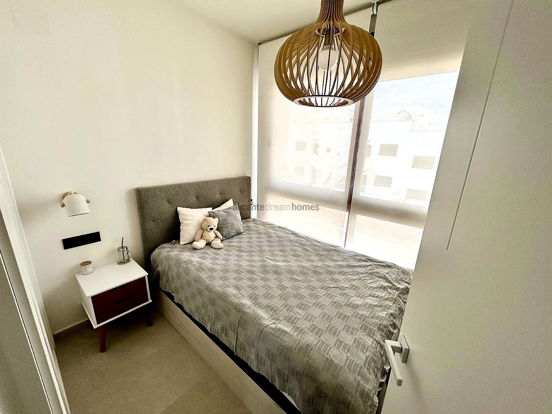 Resale - 3 Bedroom 2 Bathroom Apartment in Torrevieja -  - Alicante