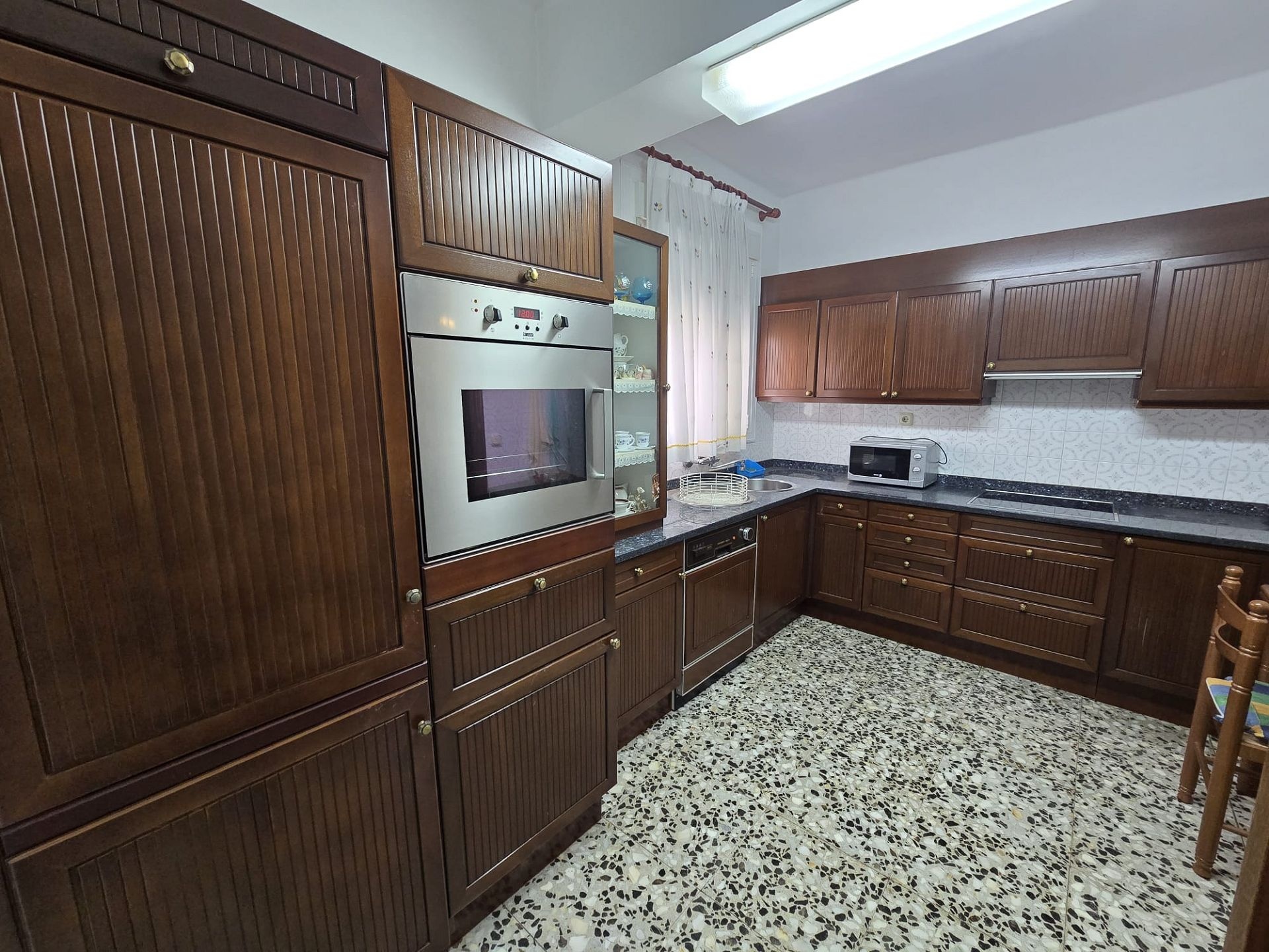 Resale - 4 Bedroom 2 Bathroom Apartment in Sax -  - Alicante