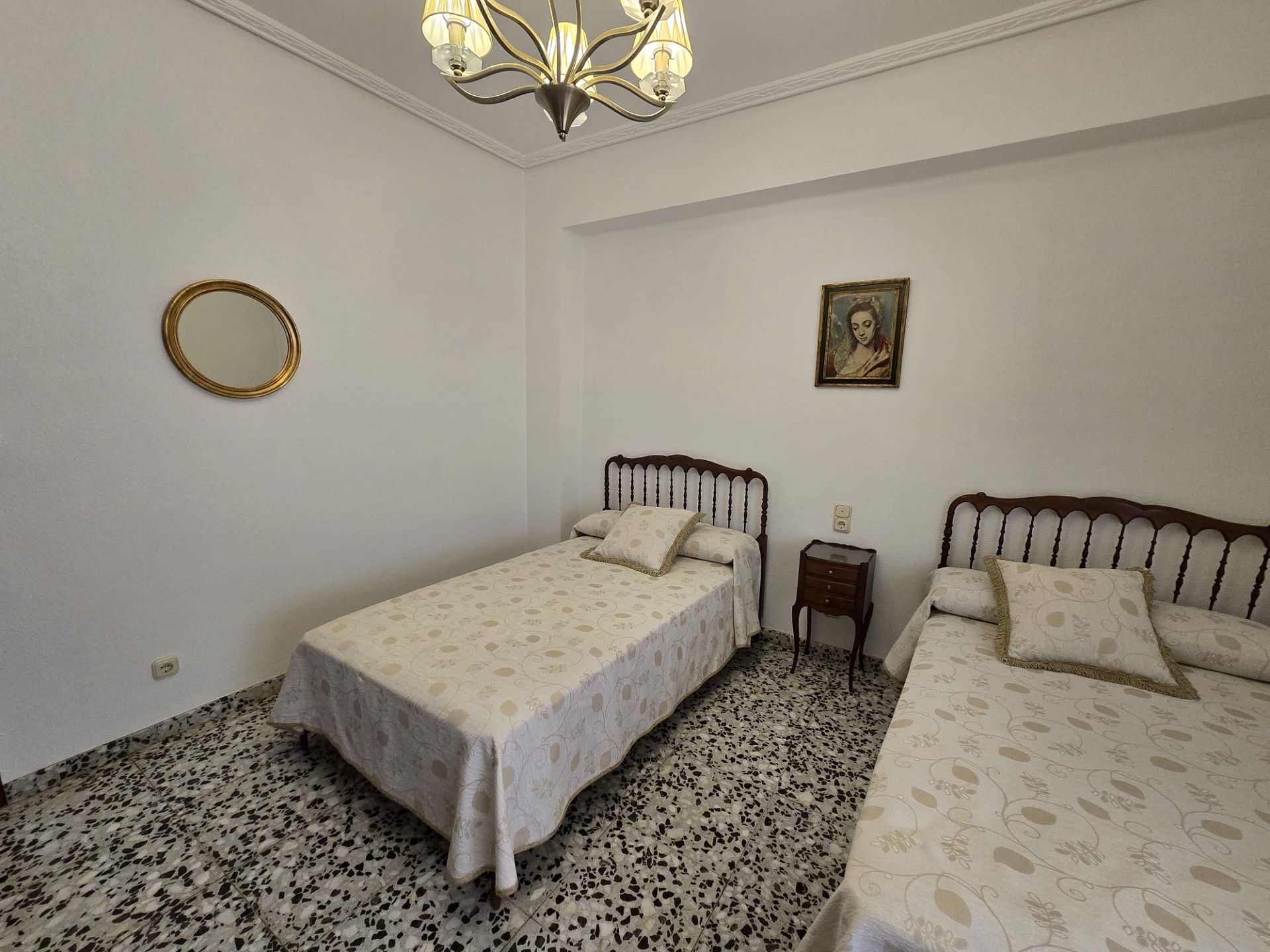 Resale - 4 Bedroom 2 Bathroom Apartment in Sax -  - Alicante