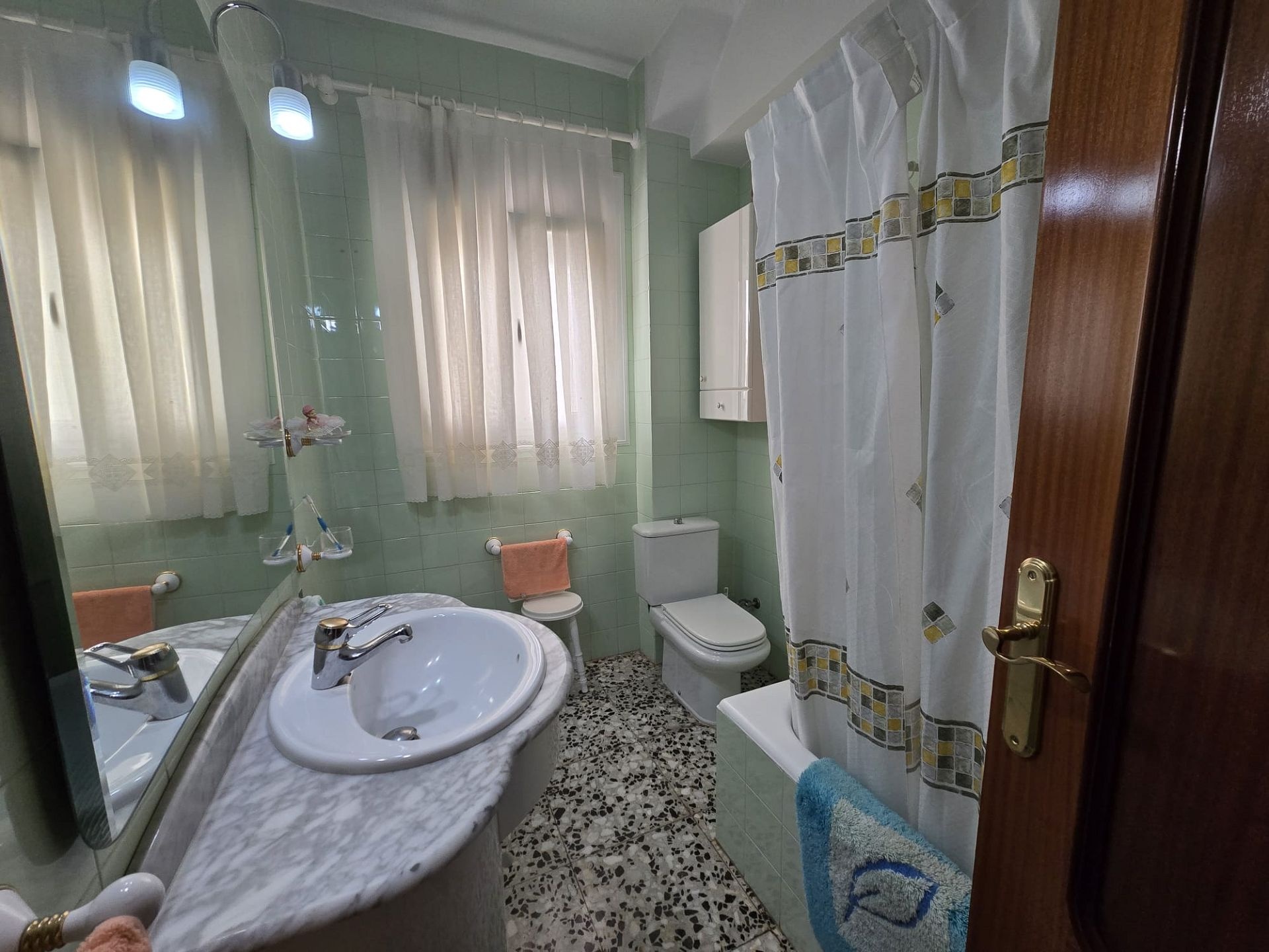 Resale - 4 Bedroom 2 Bathroom Apartment in Sax -  - Alicante