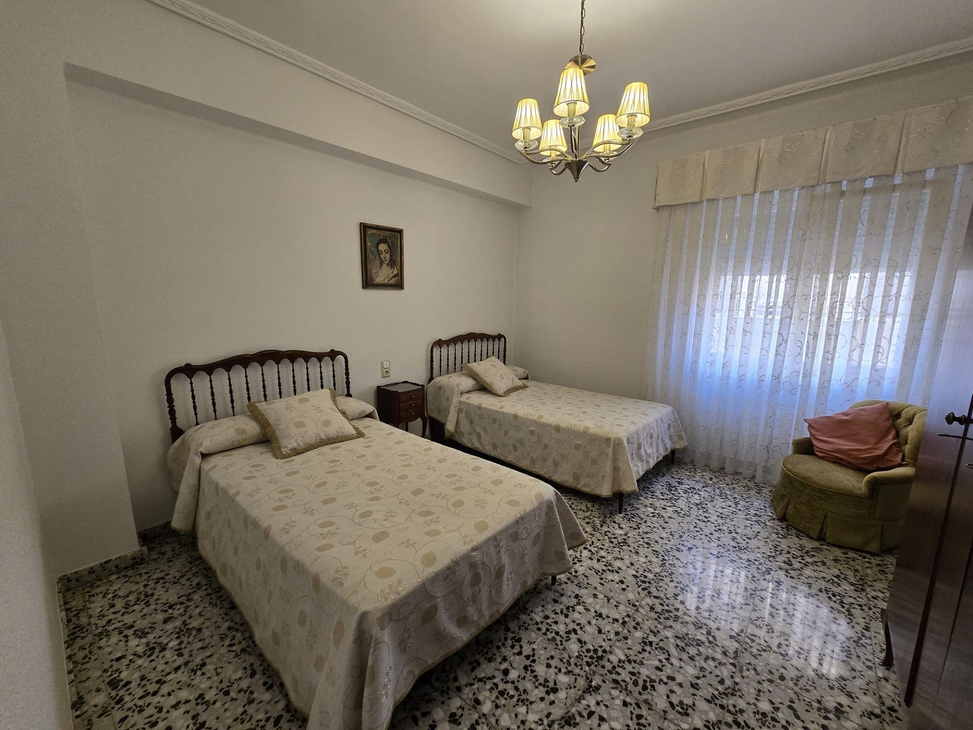 Resale - 4 Bedroom 2 Bathroom Apartment in Sax -  - Alicante