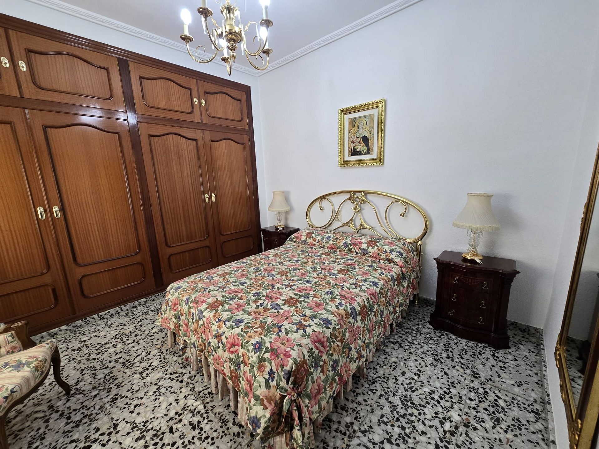 Resale - 4 Bedroom 2 Bathroom Apartment in Sax -  - Alicante