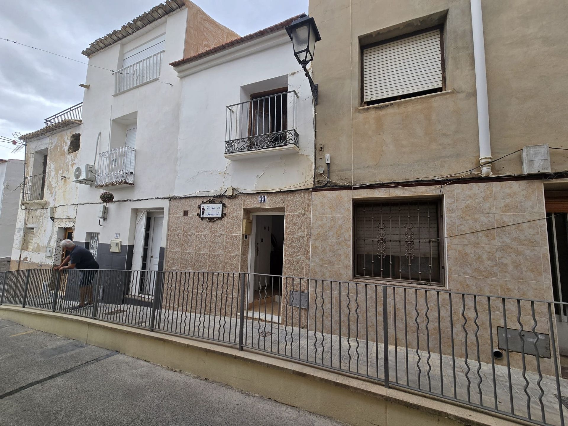Resale - 2 Bedroom 2 Bathroom Townhouse in Sax -  - Alicante