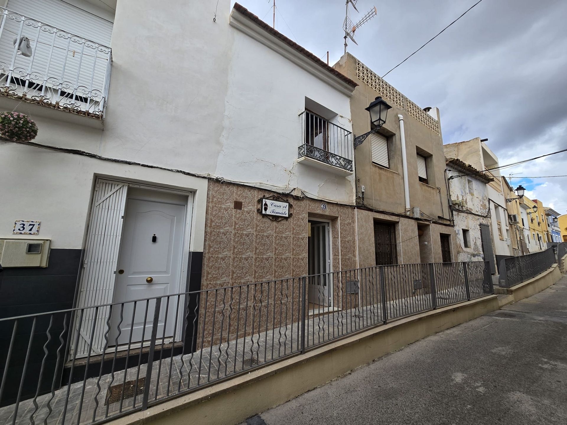 Resale - 2 Bedroom 2 Bathroom Townhouse in Sax -  - Alicante