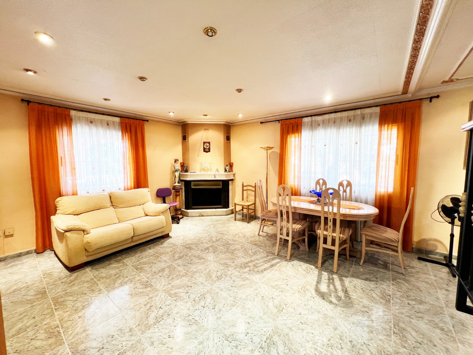 Resale - 4 Bedroom 2 Bathroom Villa in La Romana -  - Alicante