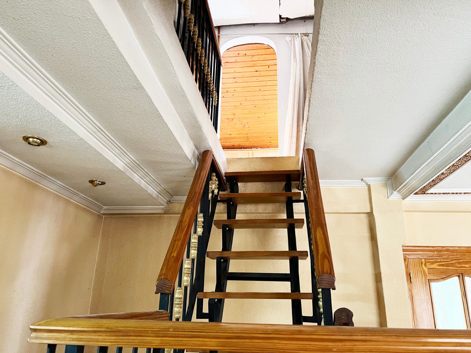 Resale - 4 Bedroom 2 Bathroom Villa in La Romana -  - Alicante