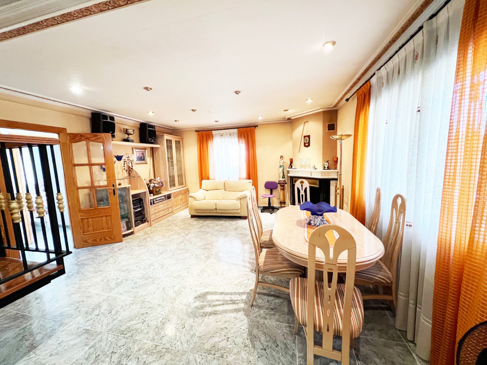 Resale - 4 Bedroom 2 Bathroom Villa in La Romana -  - Alicante