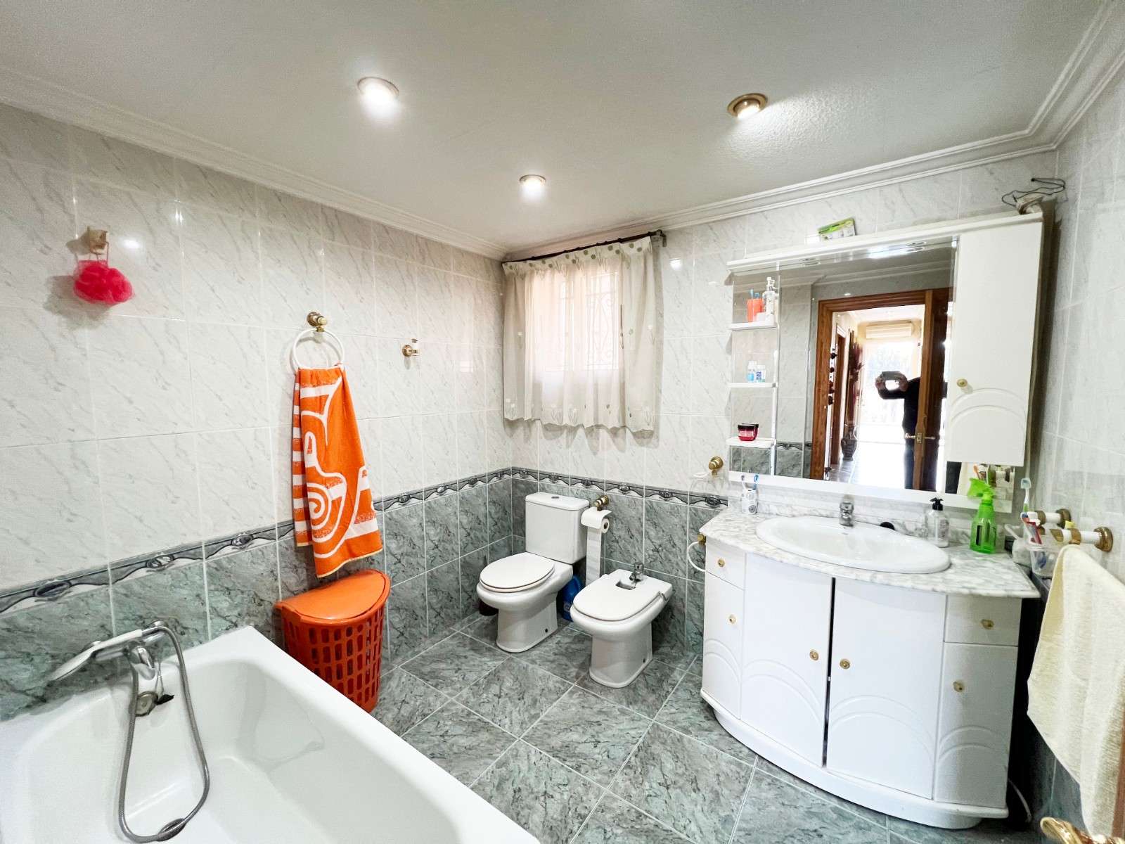 Resale - 4 Bedroom 2 Bathroom Villa in La Romana -  - Alicante