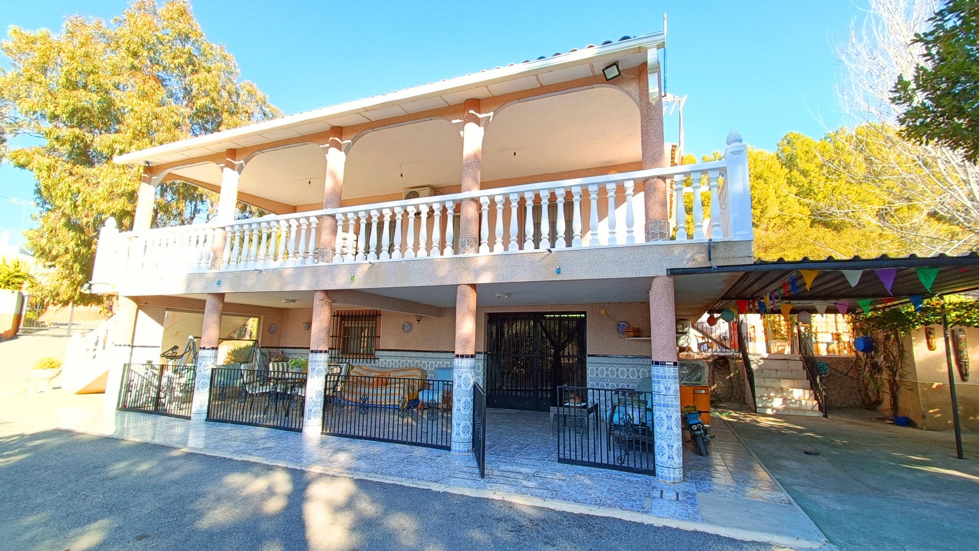 Resale - 4 Bedroom 2 Bathroom Villa in La Romana -  - Alicante
