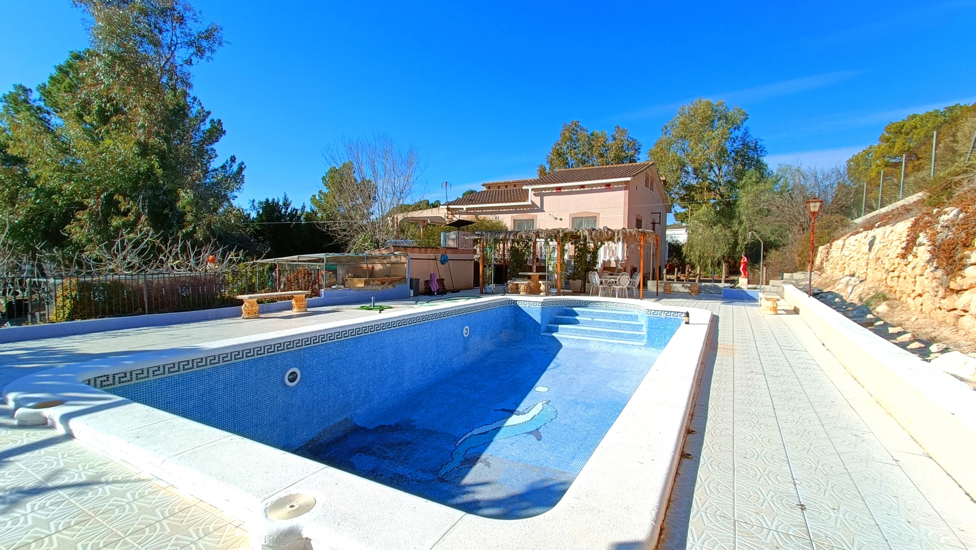 Resale - 4 Bedroom 2 Bathroom Villa in La Romana -  - Alicante