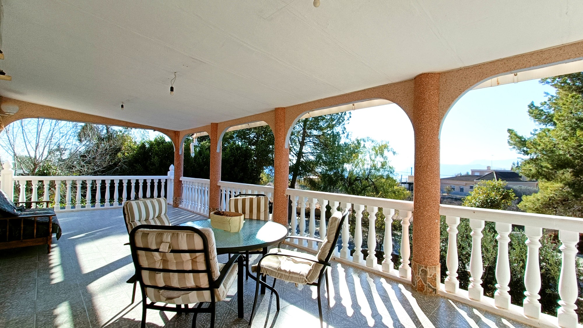 Resale - 4 Bedroom 2 Bathroom Villa in La Romana -  - Alicante