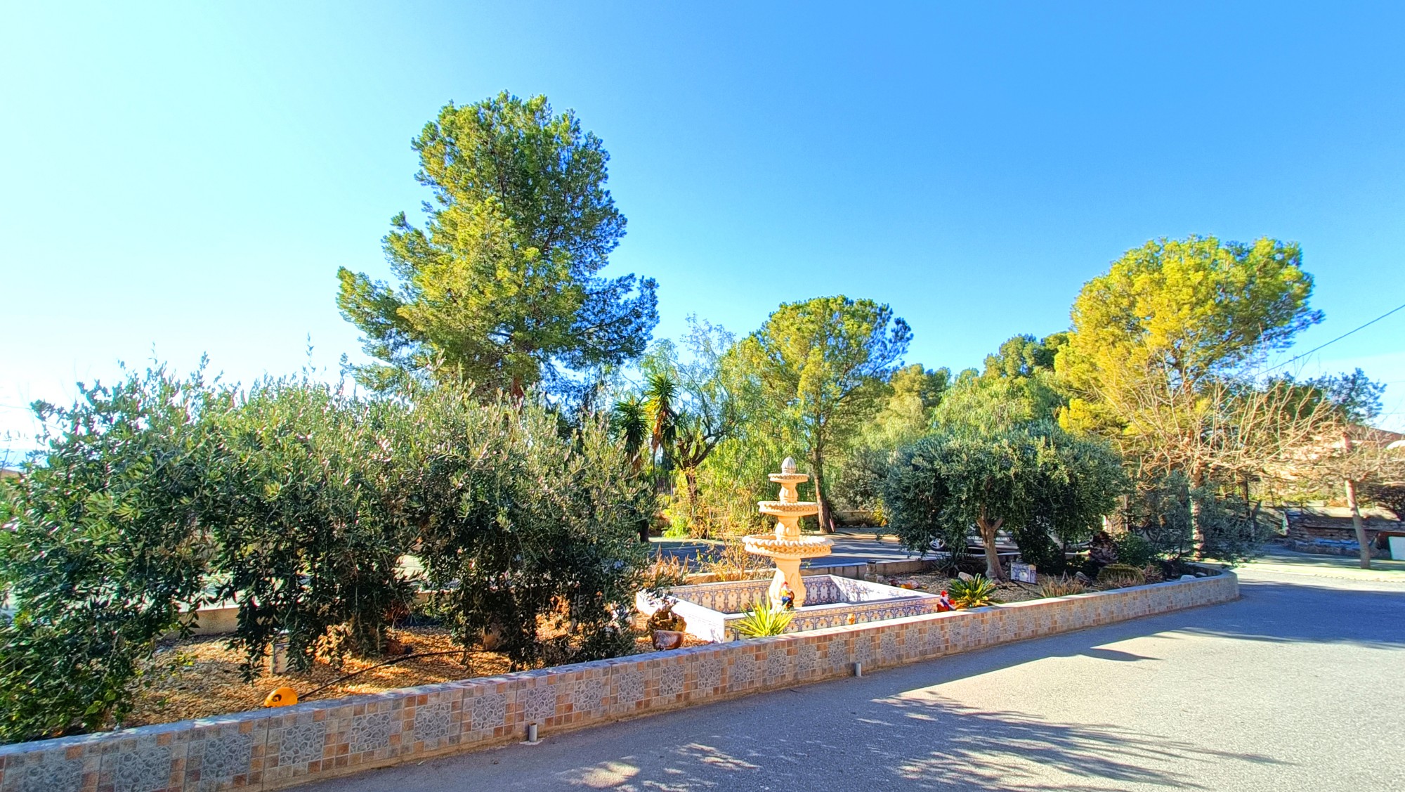 Resale - 4 Bedroom 2 Bathroom Villa in La Romana -  - Alicante