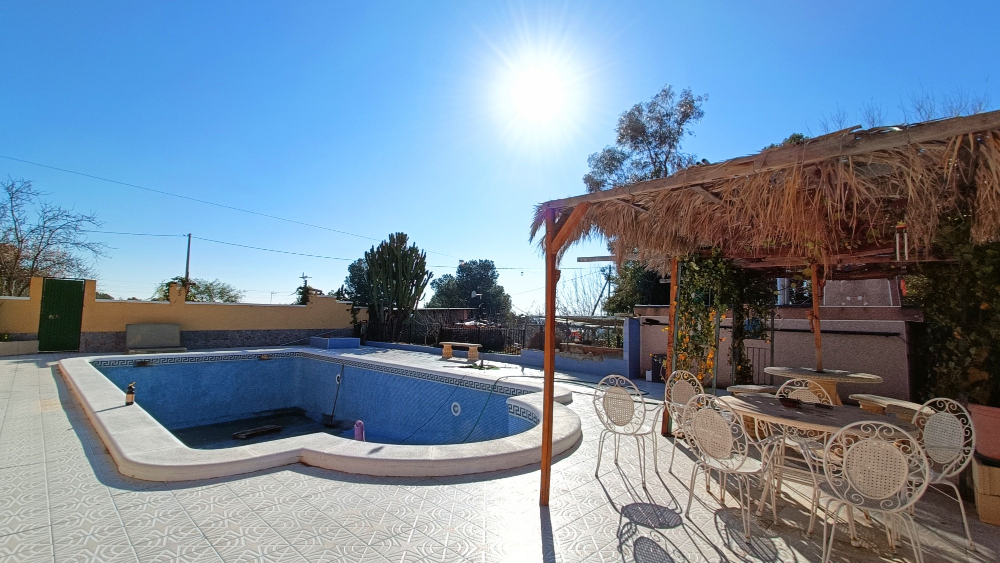 Resale - 4 Bedroom 2 Bathroom Villa in La Romana -  - Alicante