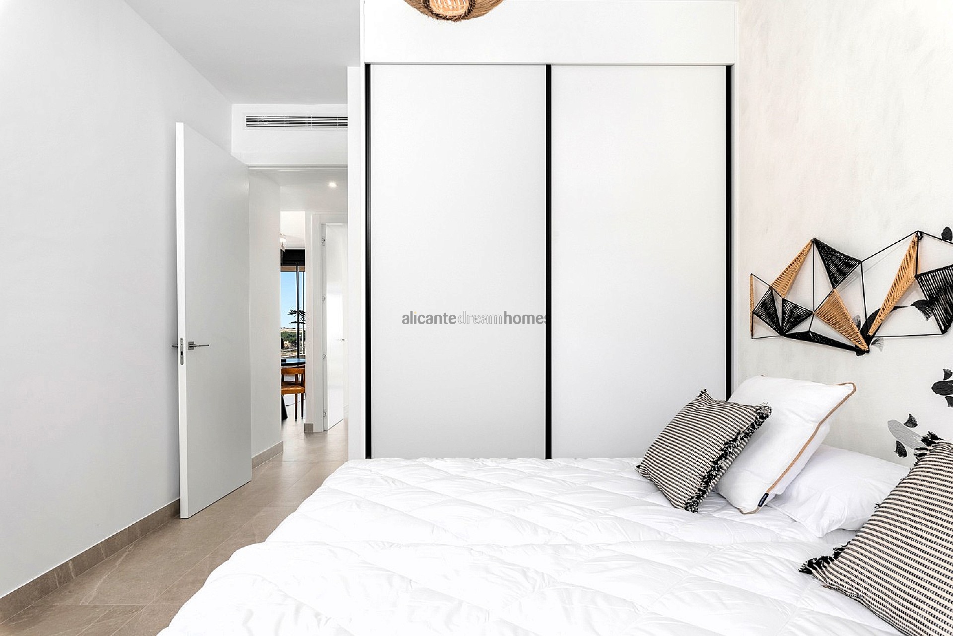 Resale - 3 Bedroom 2 Bathroom Apartment in Benijofar -  - Alicante