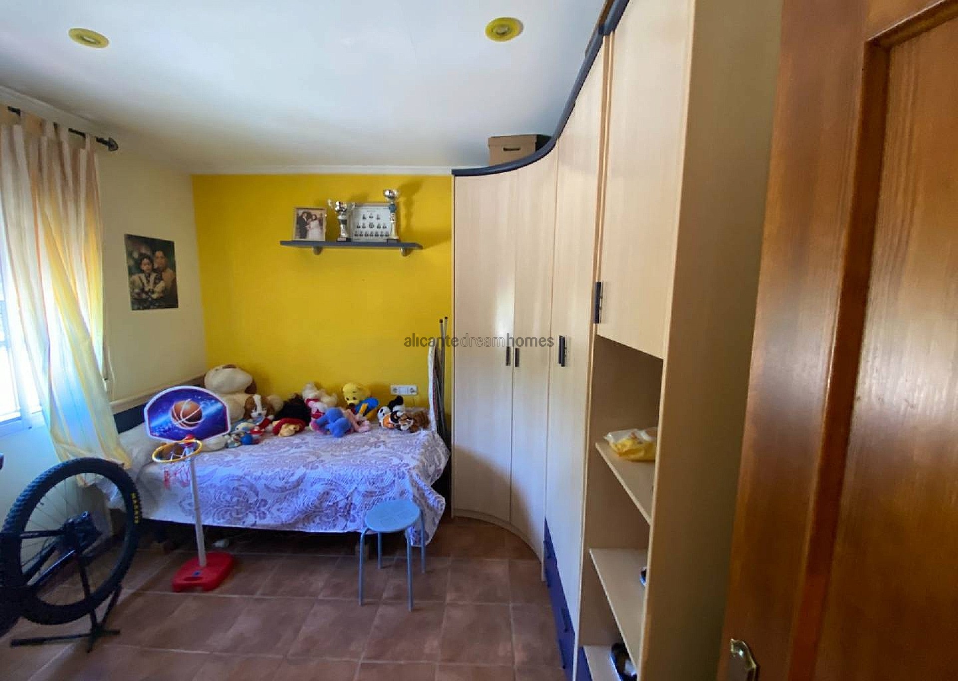Resale - 3 Bedroom 1 Bathroom Villa in Salinas -  - Alicante