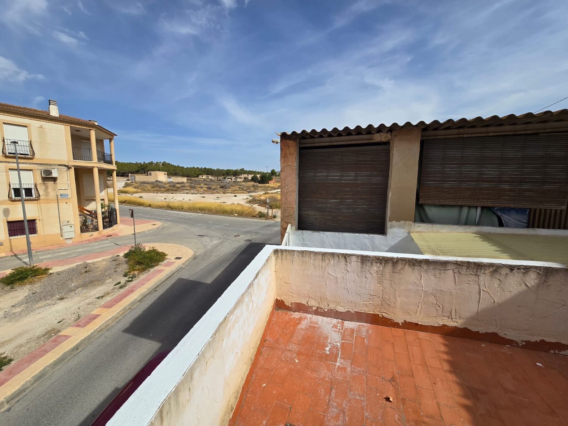 Resale - 5 Bedroom 2 Bathroom Townhouse in Sax -  - Alicante