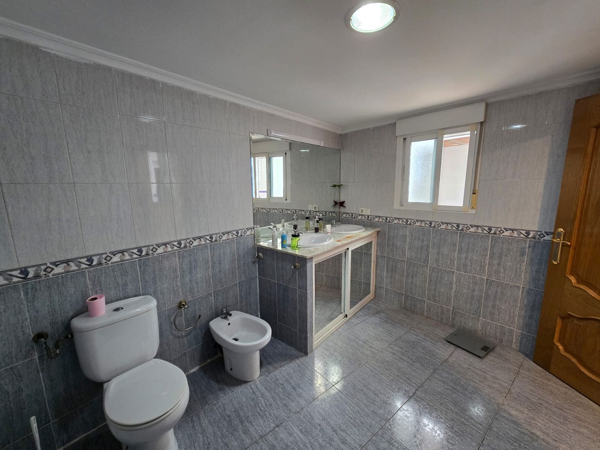 Resale - 5 Bedroom 2 Bathroom Townhouse in Sax -  - Alicante