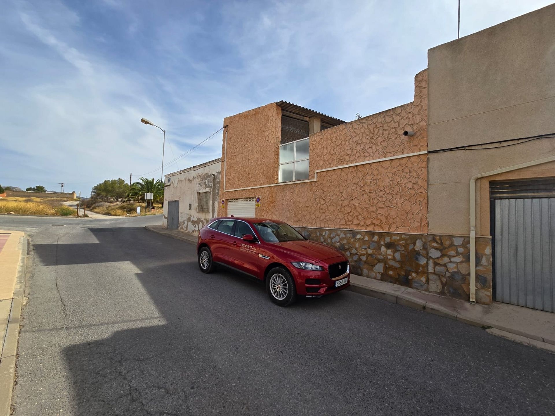 Resale - 5 Bedroom 2 Bathroom Townhouse in Sax -  - Alicante