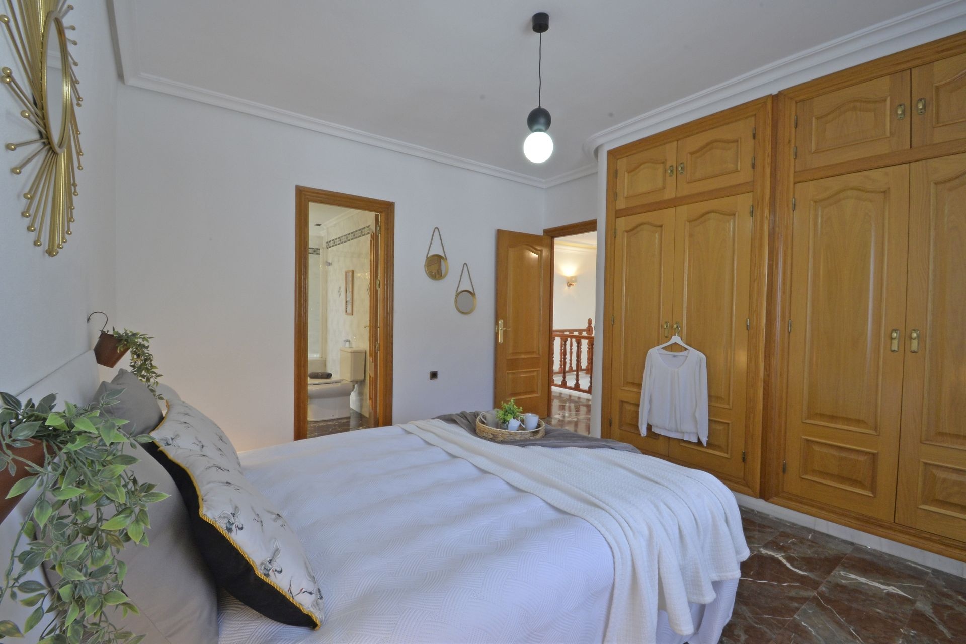 Resale - 4 Bedroom 4 Bathroom Townhouse in Sax -  - Alicante