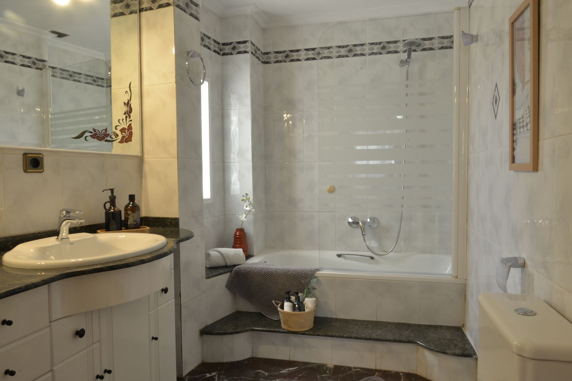 Resale - 4 Bedroom 4 Bathroom Townhouse in Sax -  - Alicante