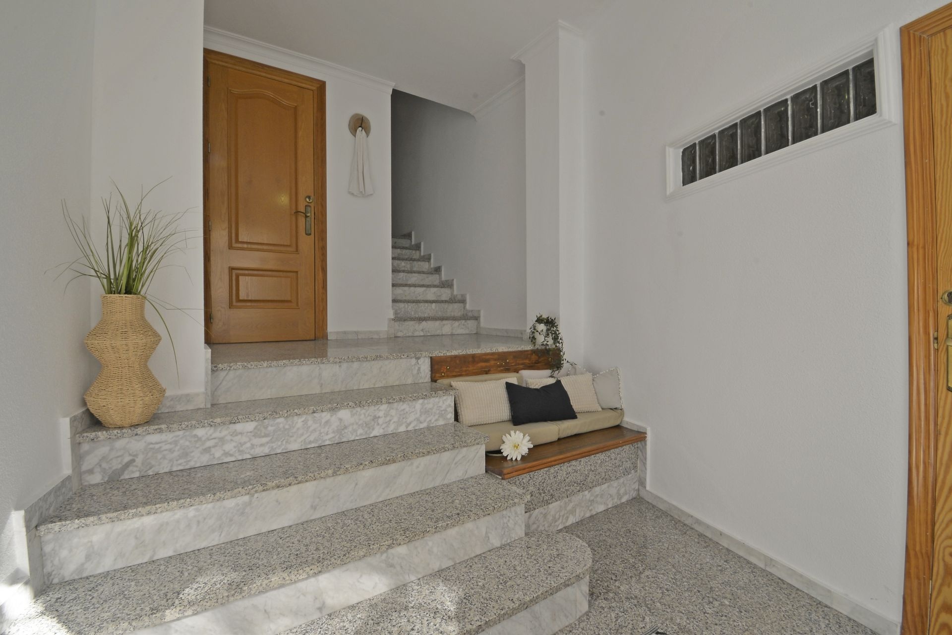Resale - 4 Bedroom 4 Bathroom Townhouse in Sax -  - Alicante