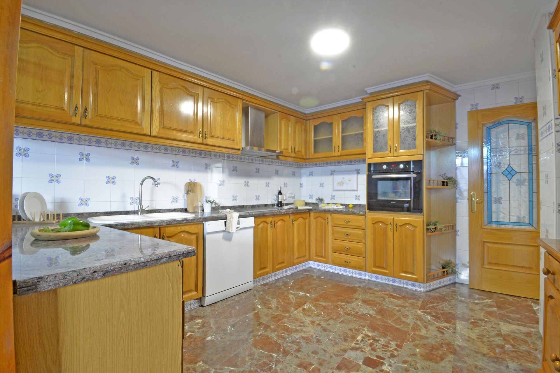 Resale - 4 Bedroom 4 Bathroom Townhouse in Sax -  - Alicante