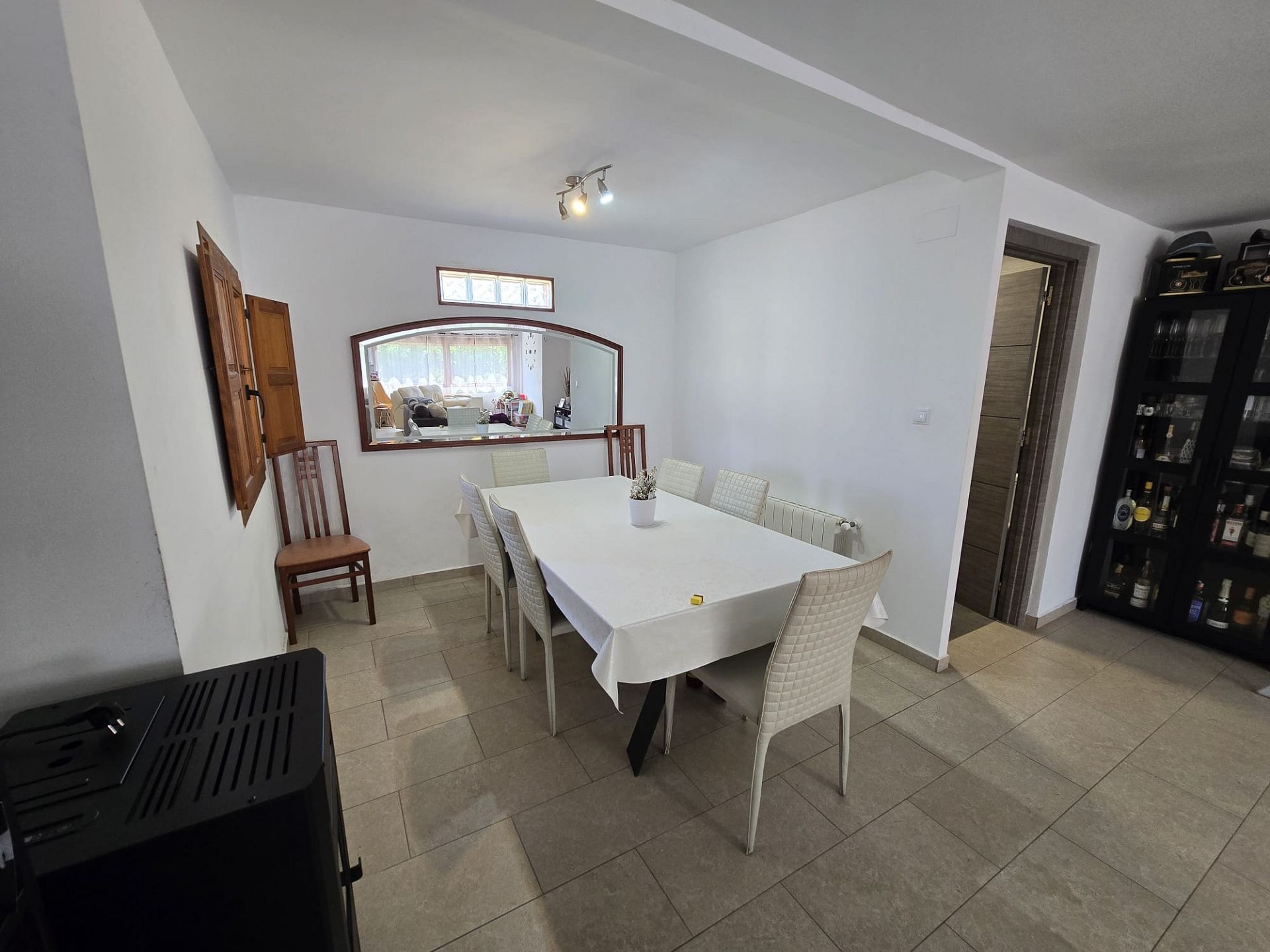 Resale - 4 Bedroom 2 Bathroom Villa in Sax -  - Alicante