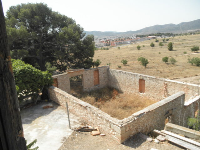 Resale - 5 Bedroom 1 Bathroom Villa in La Romana -  - Alicante