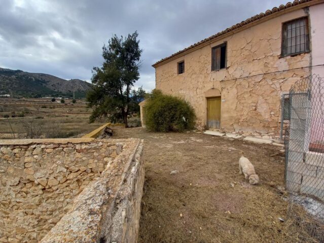 Resale - 5 Bedroom 1 Bathroom Villa in La Romana -  - Alicante