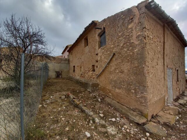 Resale - 5 Bedroom 1 Bathroom Villa in La Romana -  - Alicante