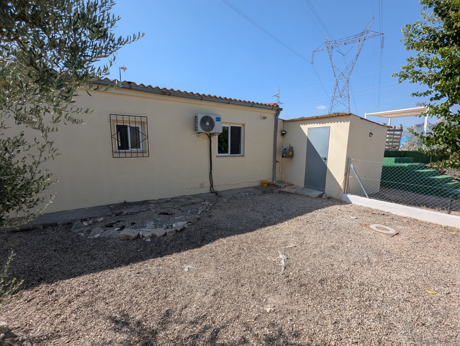 Resale - 3 Bedroom 3 Bathroom Country house in Sax -  - Alicante