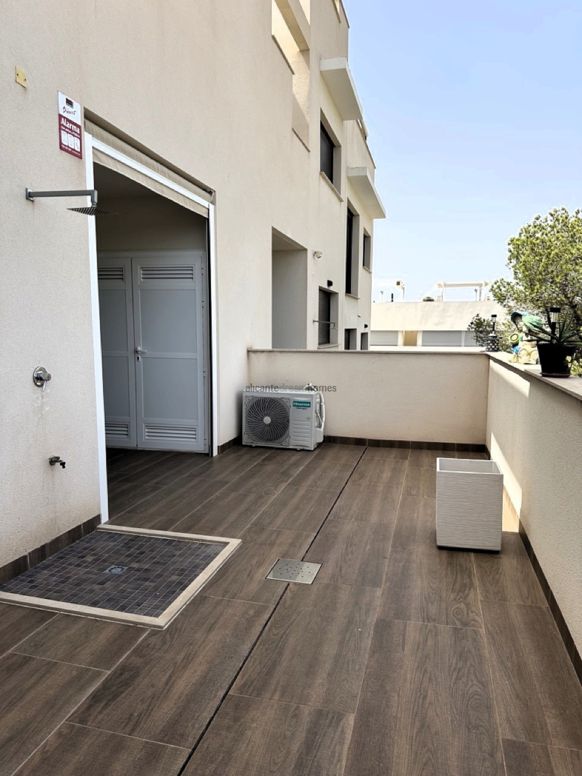 Resale - 2 Bedroom 2 Bathroom Bungalow in Torrevieja -  - Alicante