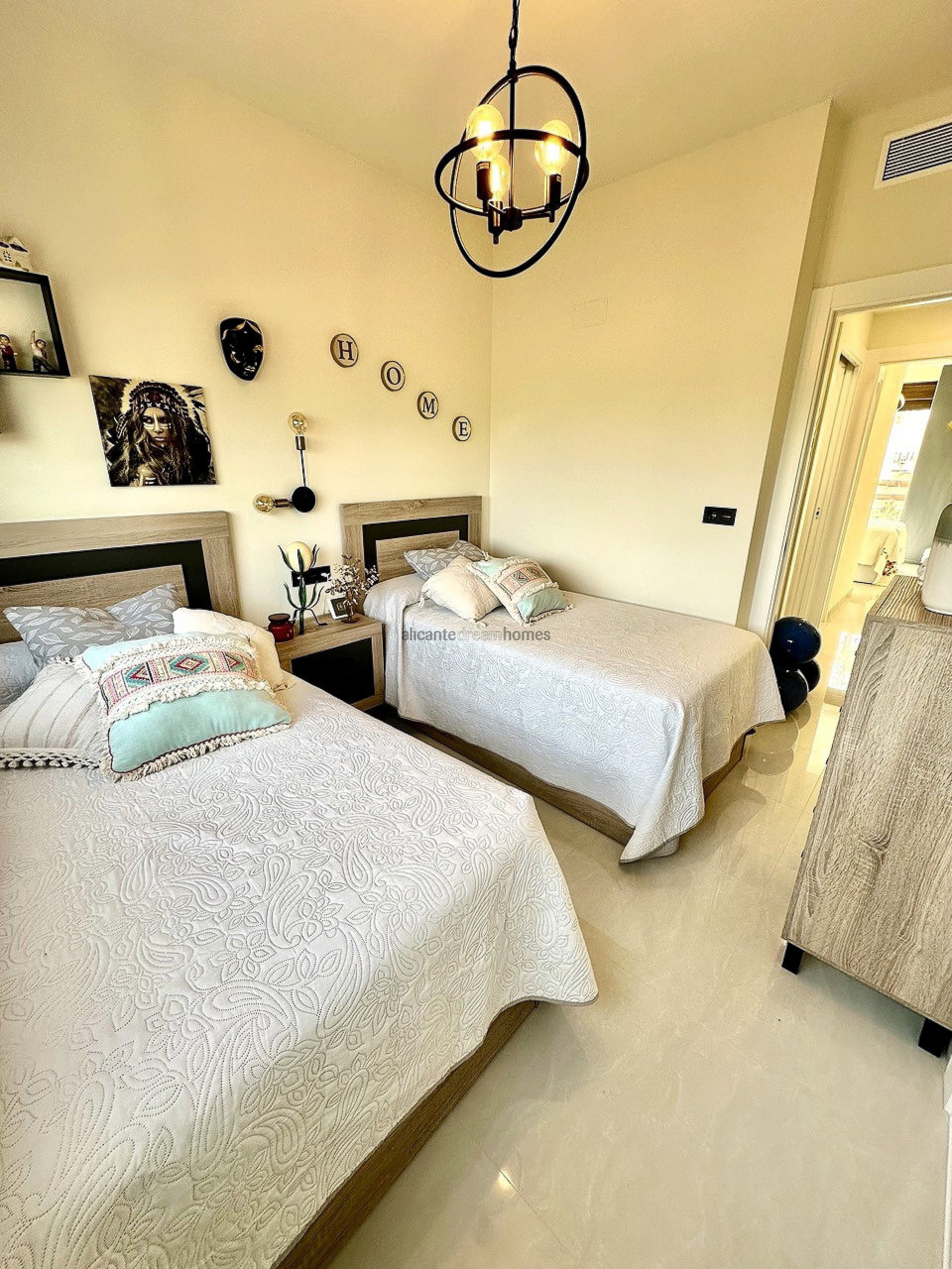 Resale - 2 Bedroom 2 Bathroom Bungalow in Torrevieja -  - Alicante