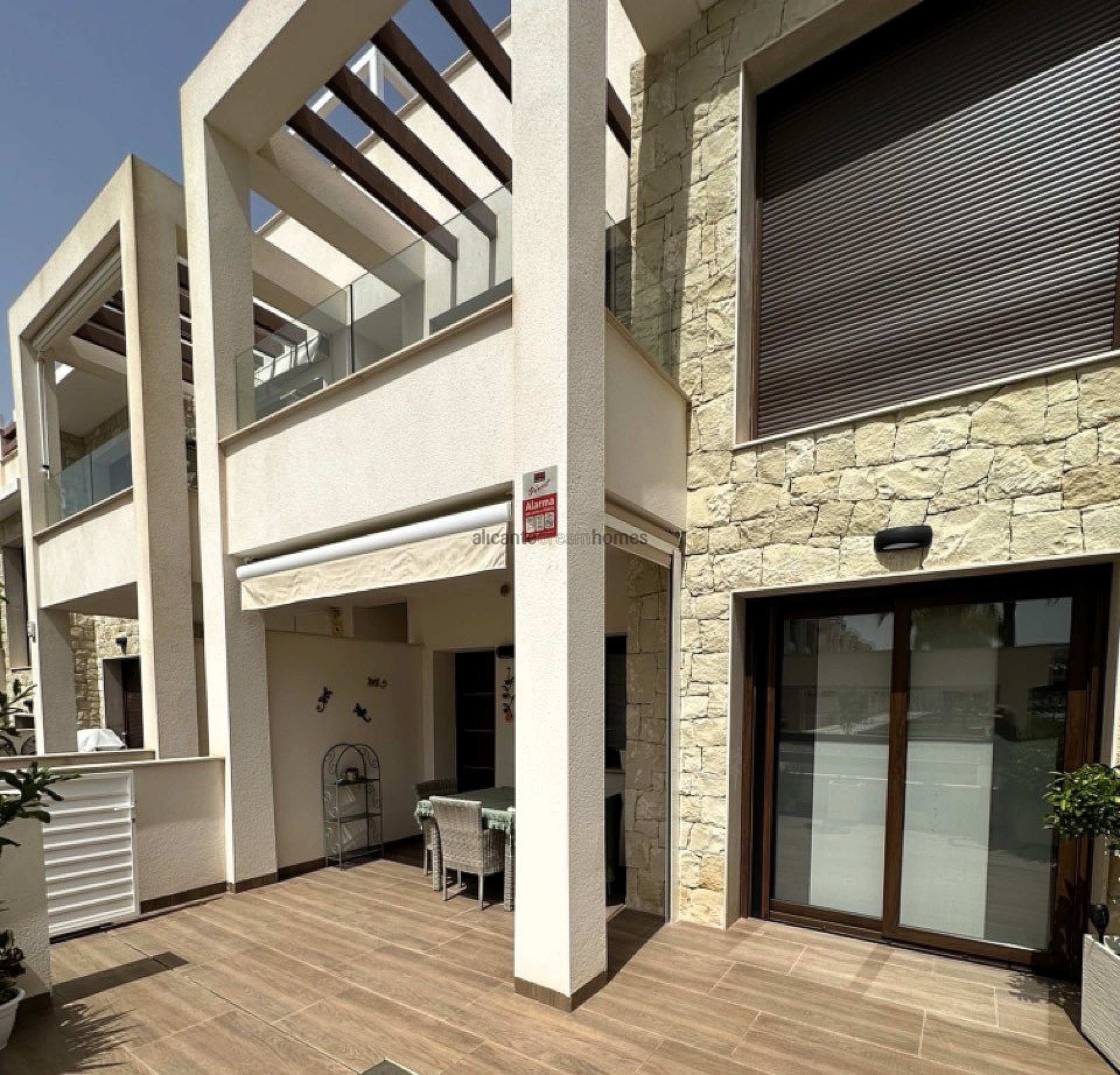 Resale - 2 Bedroom 2 Bathroom Bungalow in Torrevieja -  - Alicante