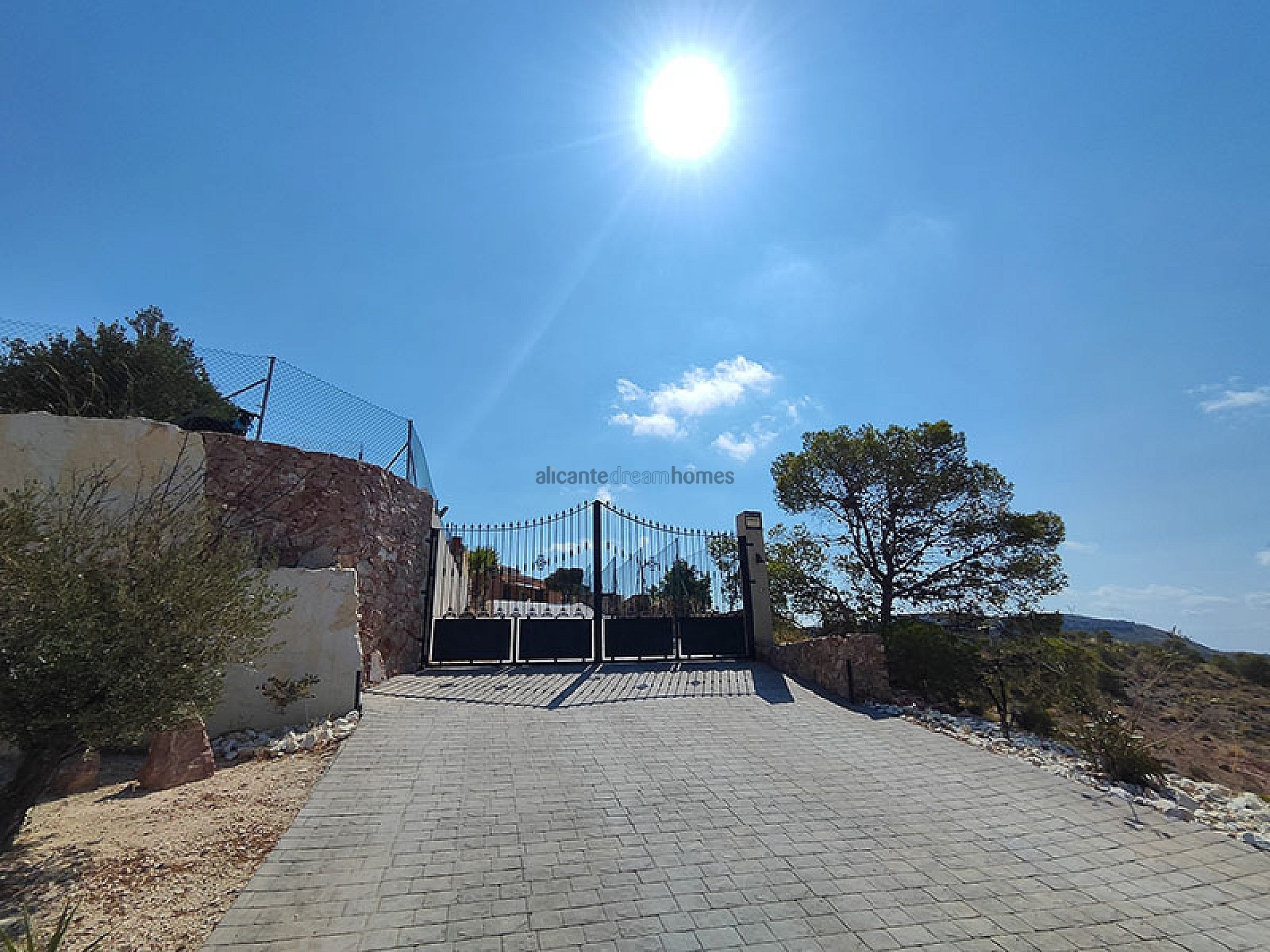 Resale - 4 Bedroom 2 Bathroom Villa in Fortuna -  - Murcia