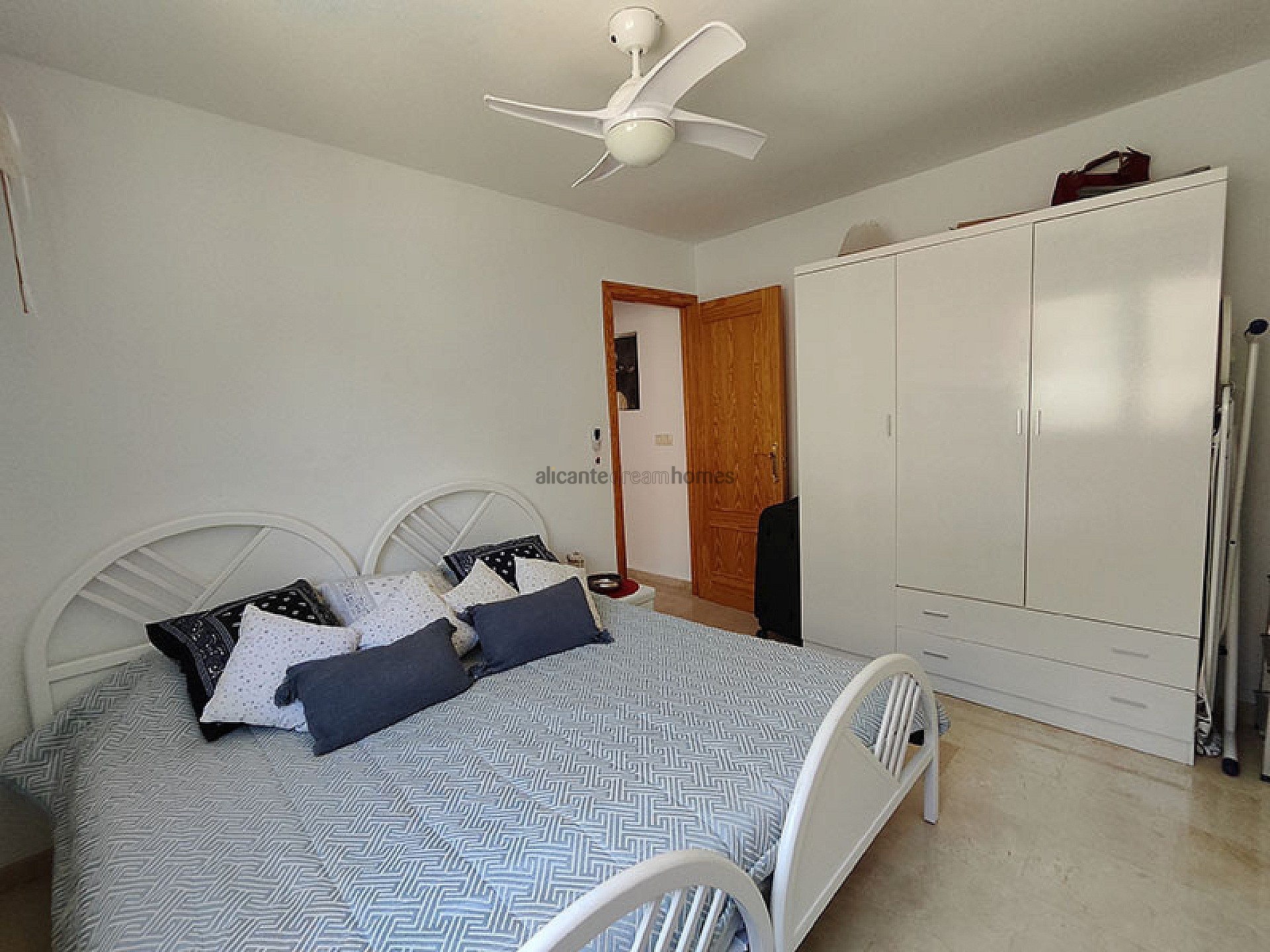 Resale - 4 Bedroom 2 Bathroom Villa in Fortuna -  - Murcia