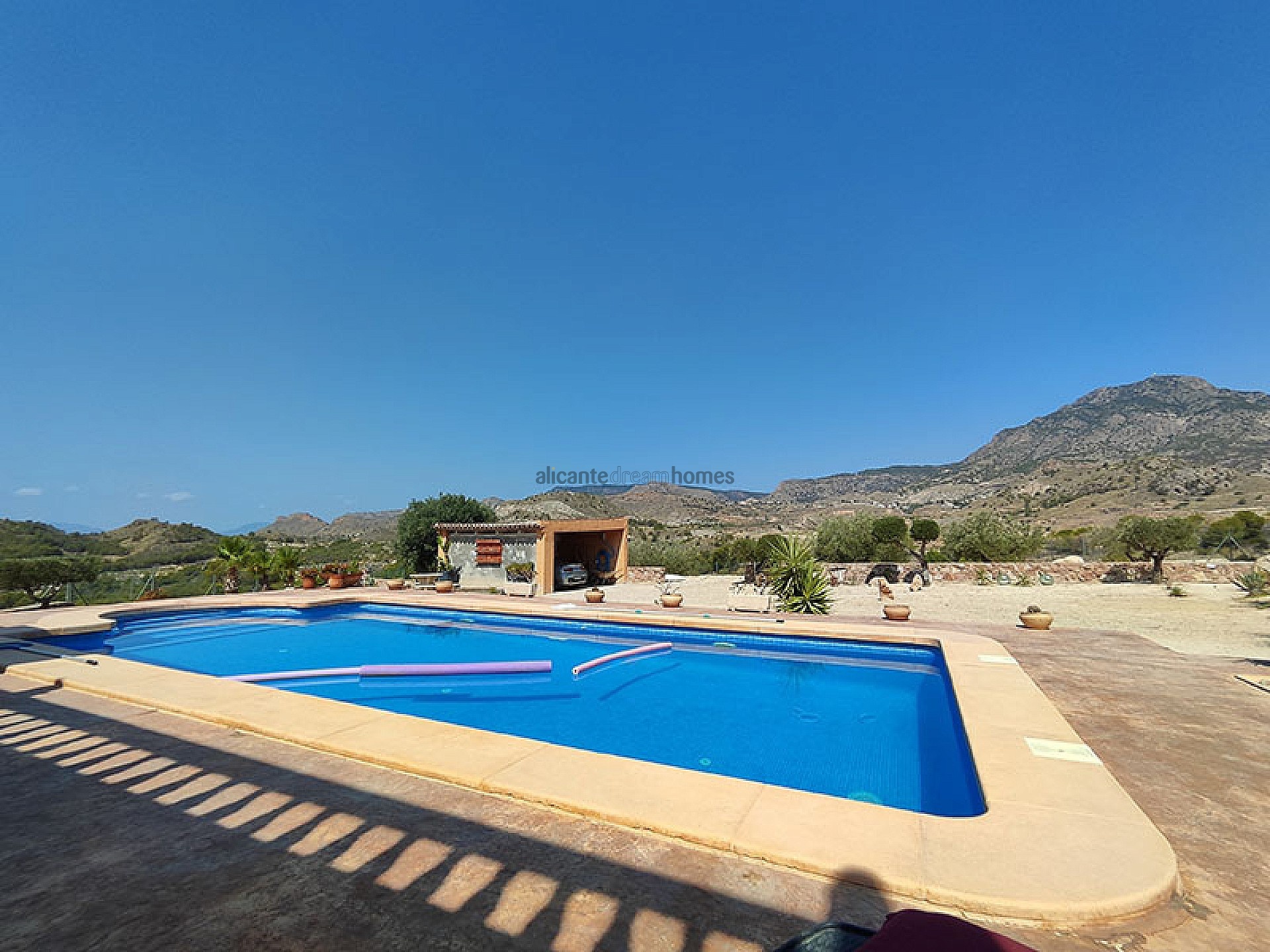 Resale - 4 Bedroom 2 Bathroom Villa in Fortuna -  - Murcia