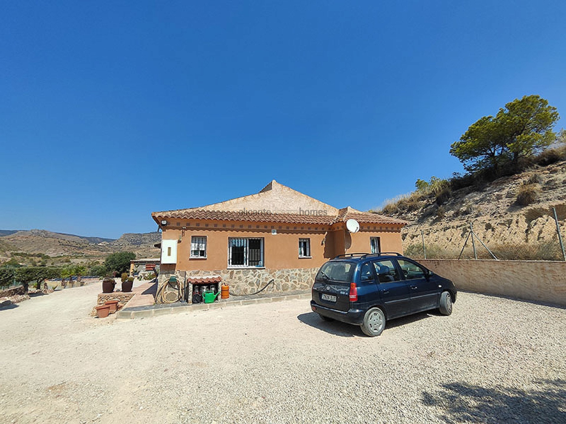 Resale - 4 Bedroom 2 Bathroom Villa in Fortuna -  - Murcia