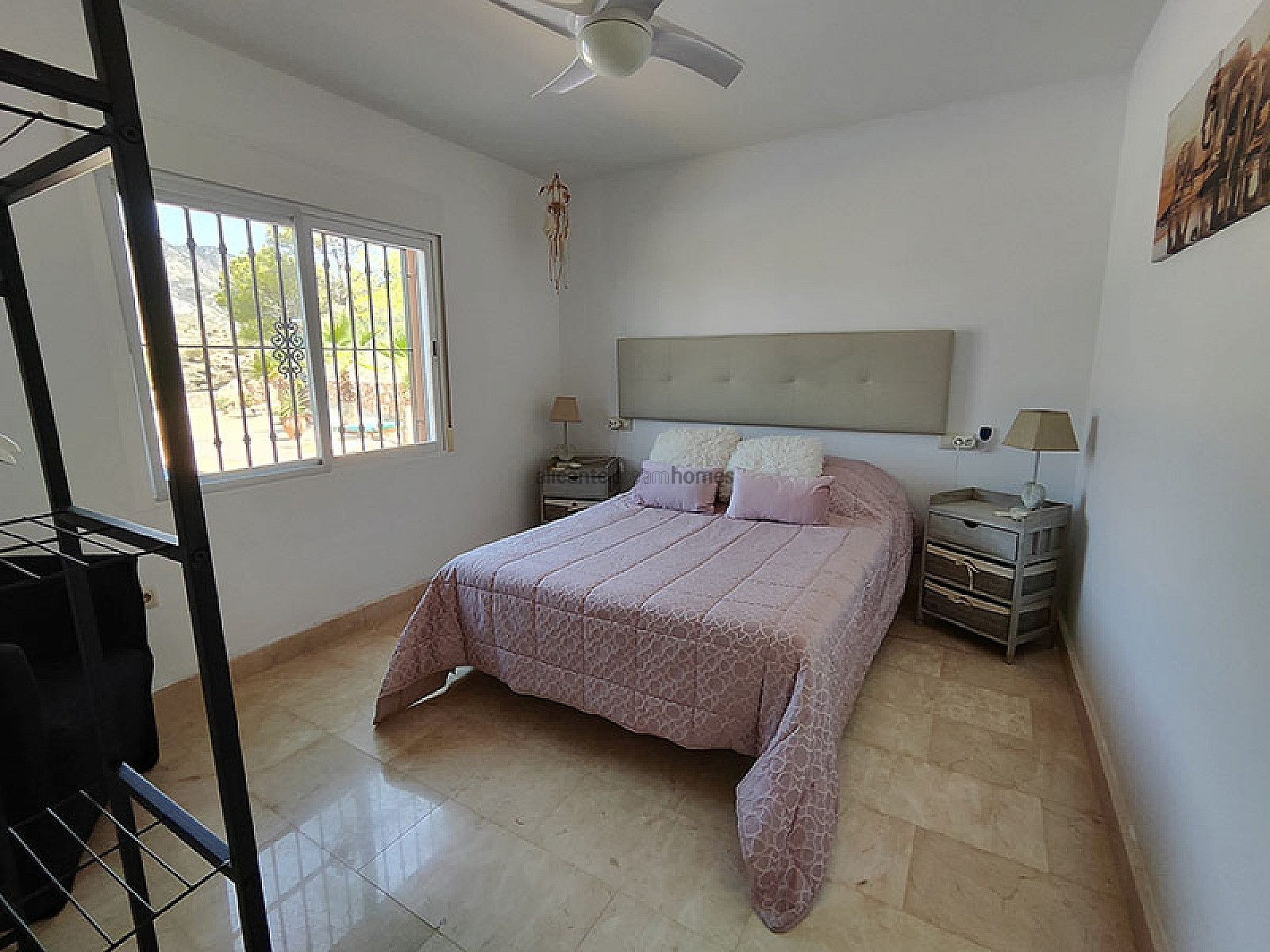 Resale - 4 Bedroom 2 Bathroom Villa in Fortuna -  - Murcia