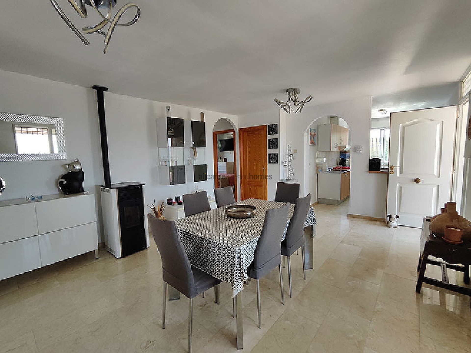 Resale - 4 Bedroom 2 Bathroom Villa in Fortuna -  - Murcia