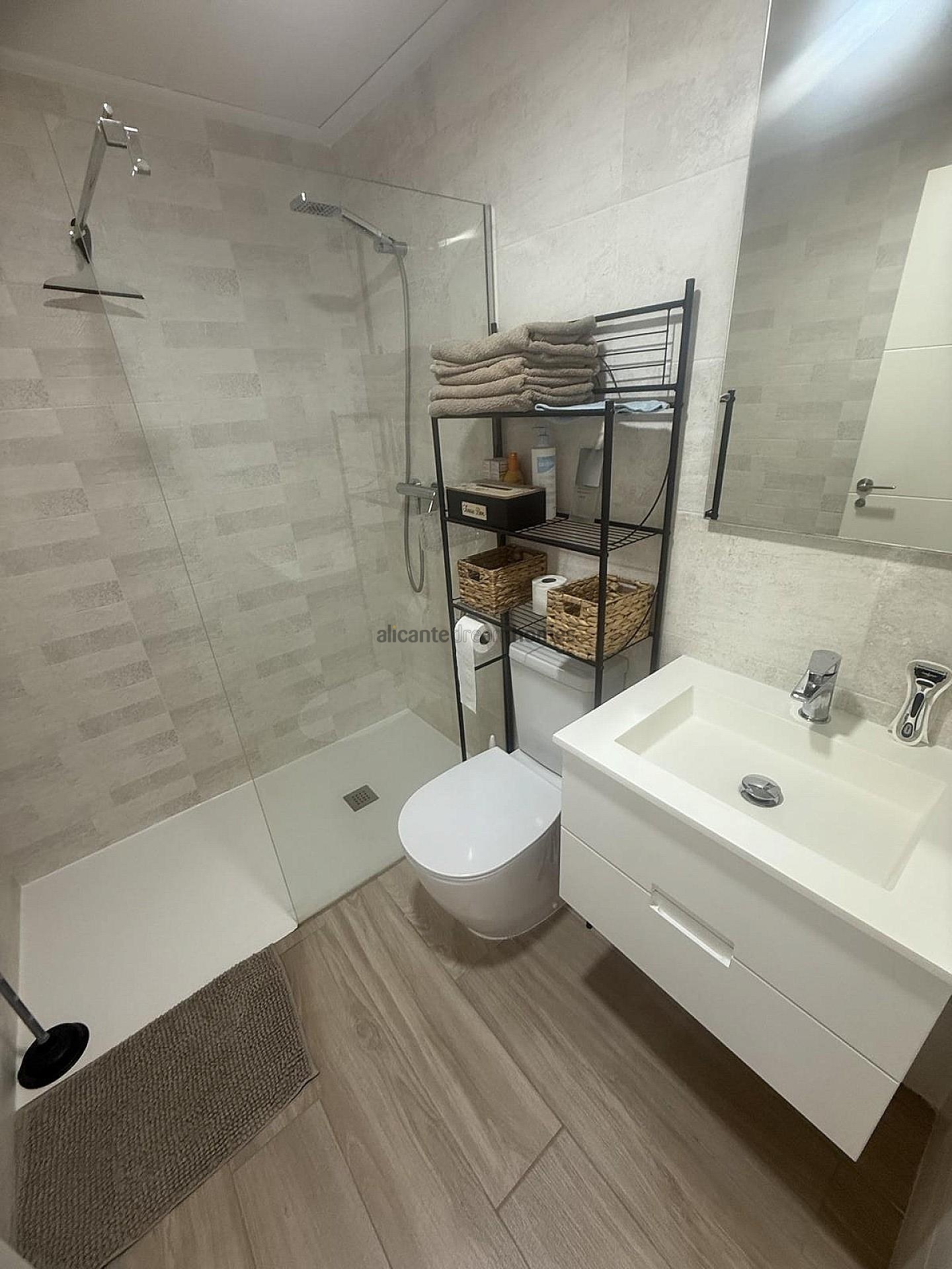 Resale - 2 Bedroom 2 Bathroom Apartment in Los Montesinos -  - Alicante