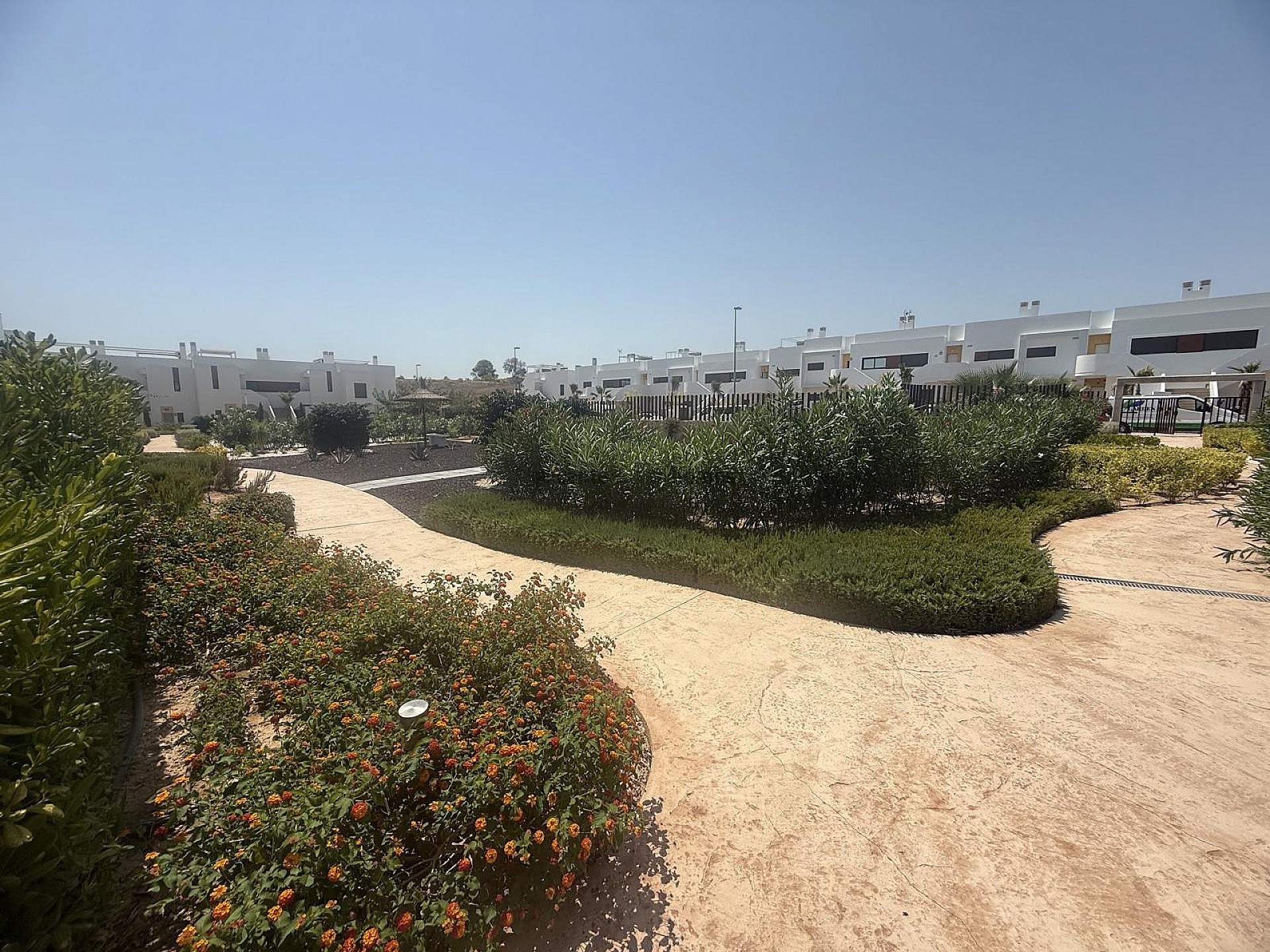 Resale - 2 Bedroom 2 Bathroom Apartment in Los Montesinos -  - Alicante