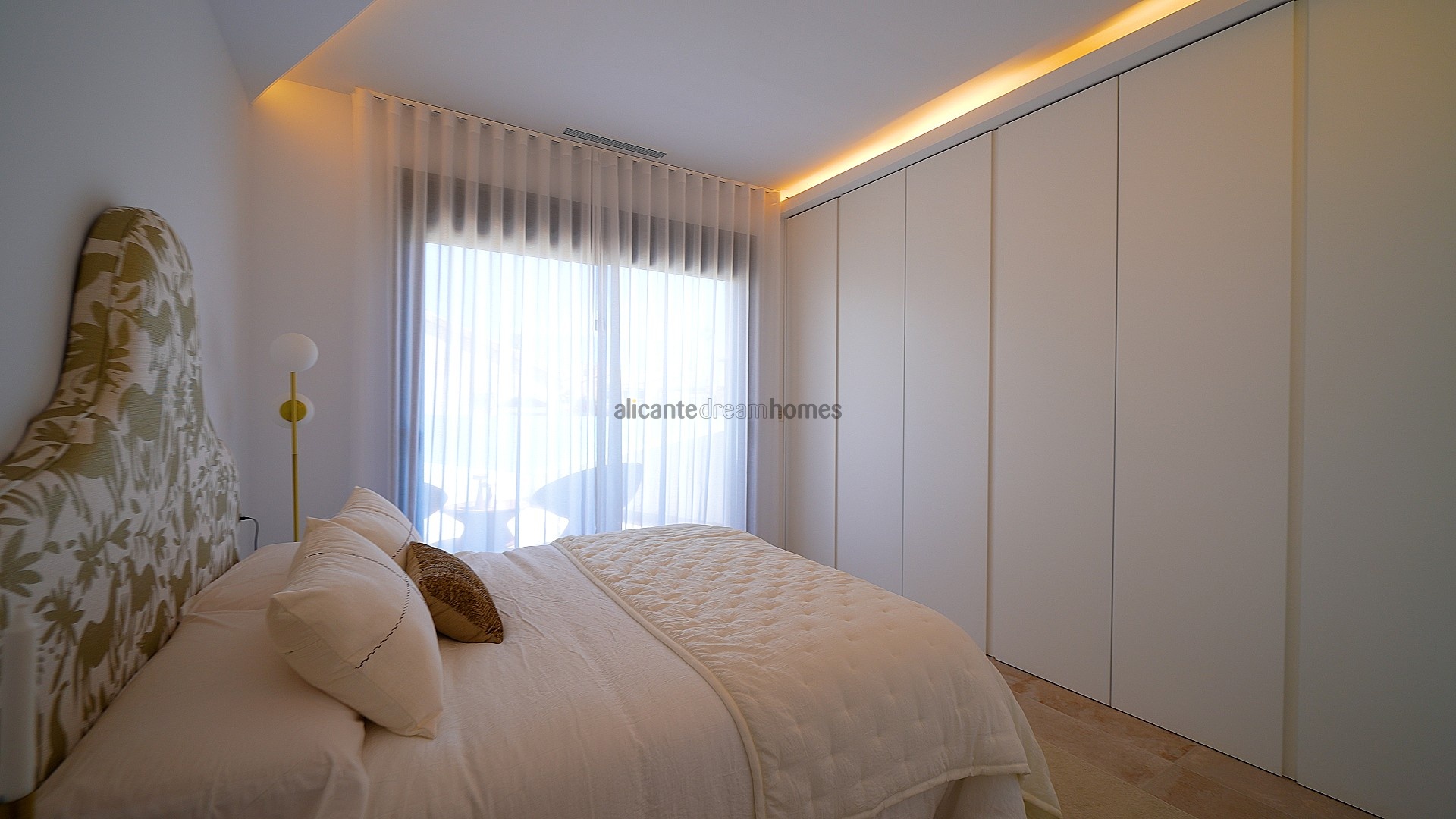 Resale - 3 Bedroom 3 Bathroom Villa in Orihuela Costa -  - Alicante