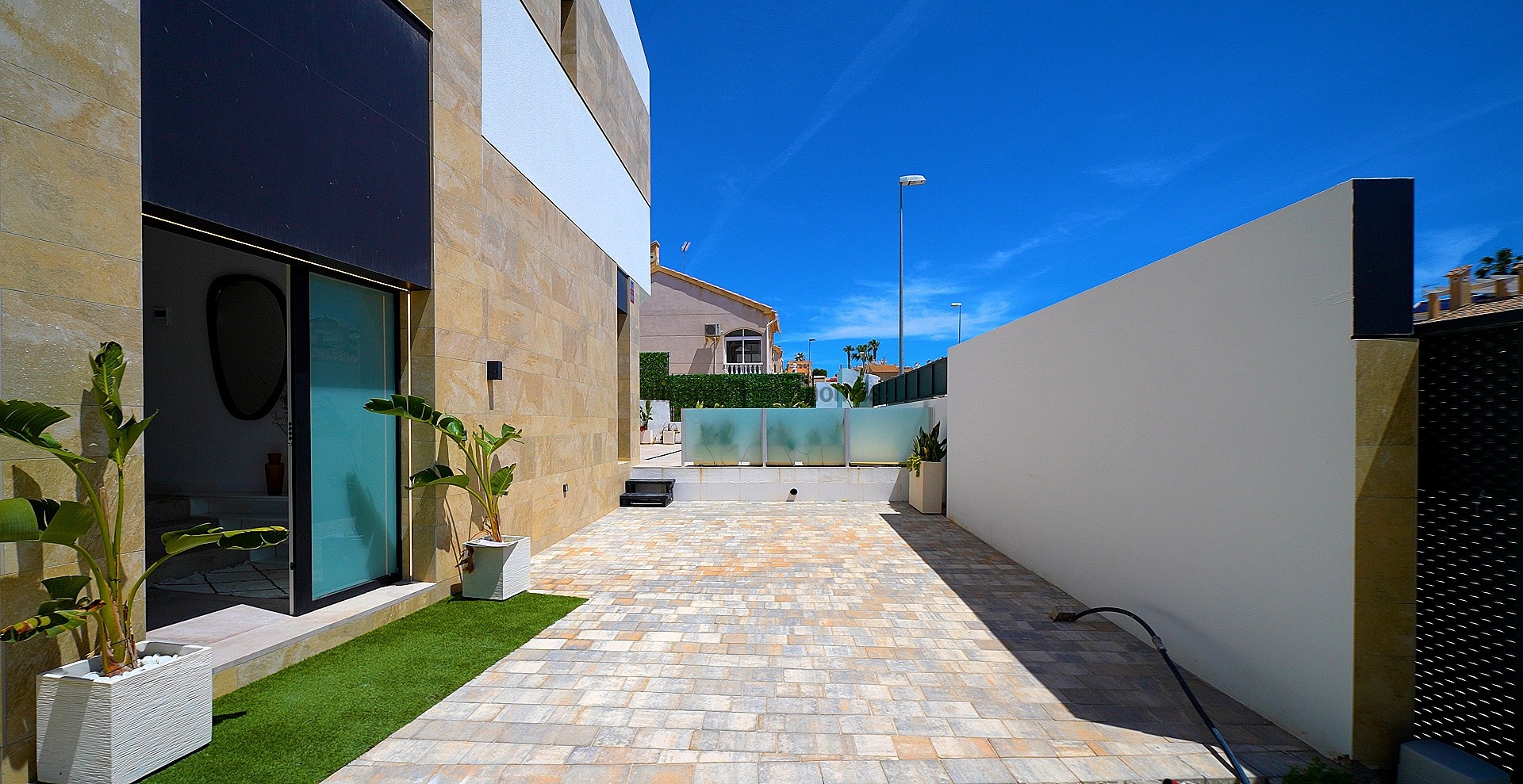Resale - 3 Bedroom 3 Bathroom Villa in Orihuela Costa -  - Alicante