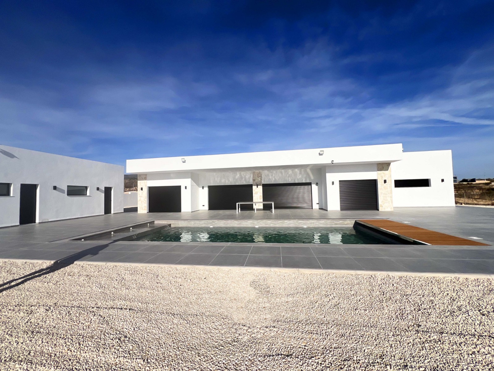 Resale - 3 Bedroom 3 Bathroom Villa in La Romana -  - Alicante