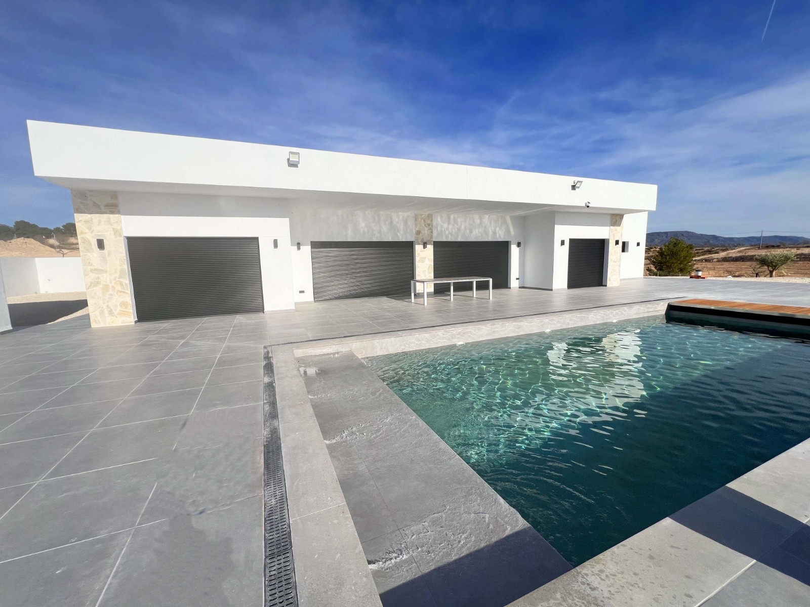 Resale - 3 Bedroom 3 Bathroom Villa in La Romana -  - Alicante